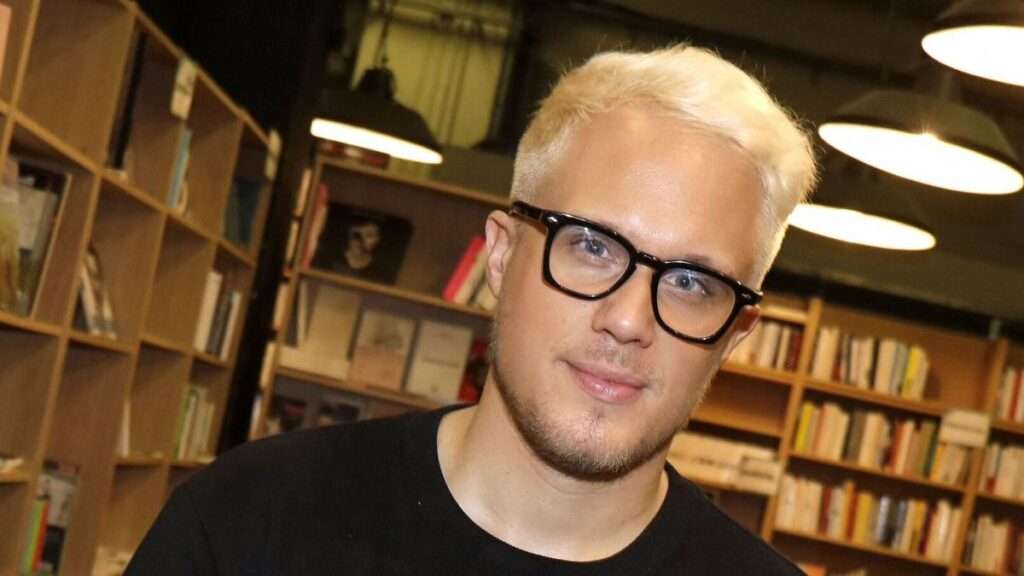 Guillaume Genton Fils De Qui