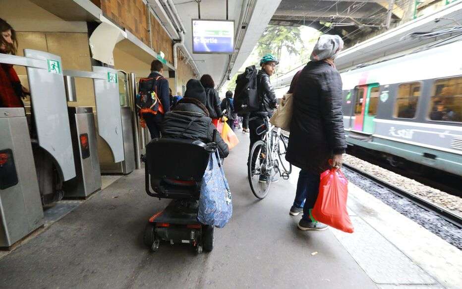 Femme Poussee Rer B