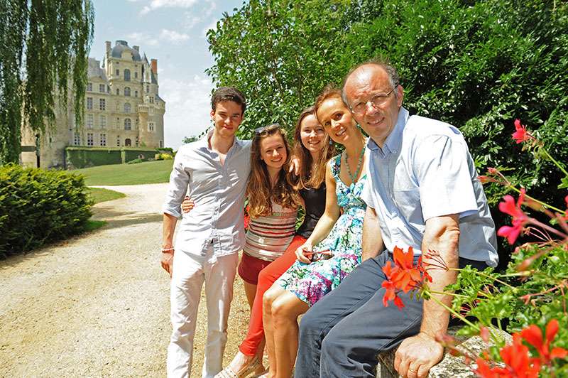 Larissa De Brissac Origine