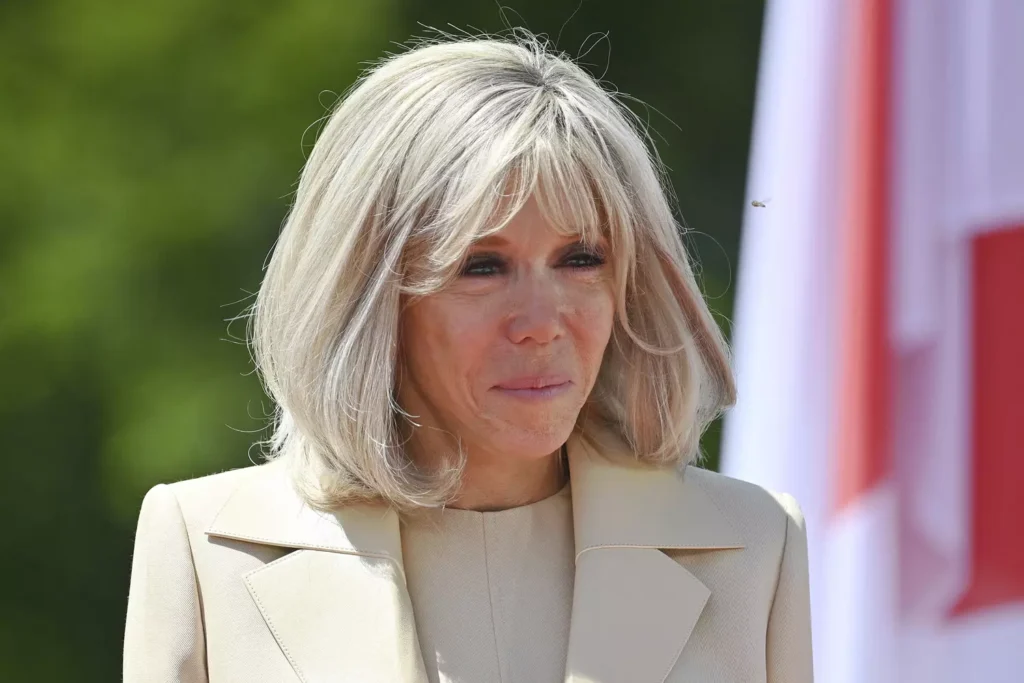 Taille Brigitte Macron 