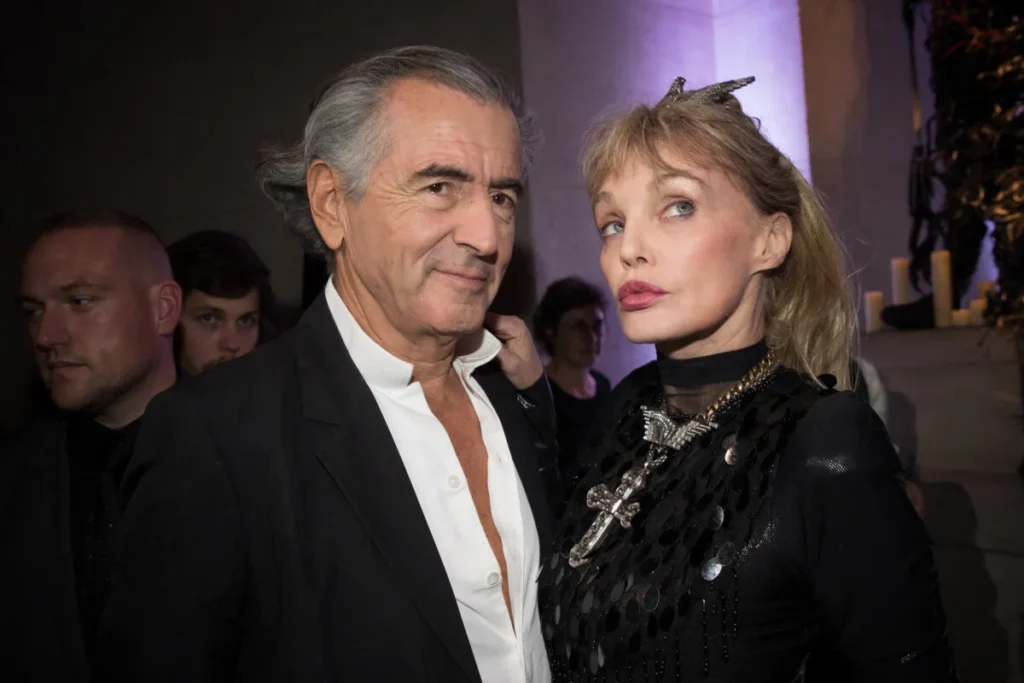 Arielle Dombasle Et Son Nouveau Compagnon Arielle Dombasle Et Son Nouveau Compagnon
