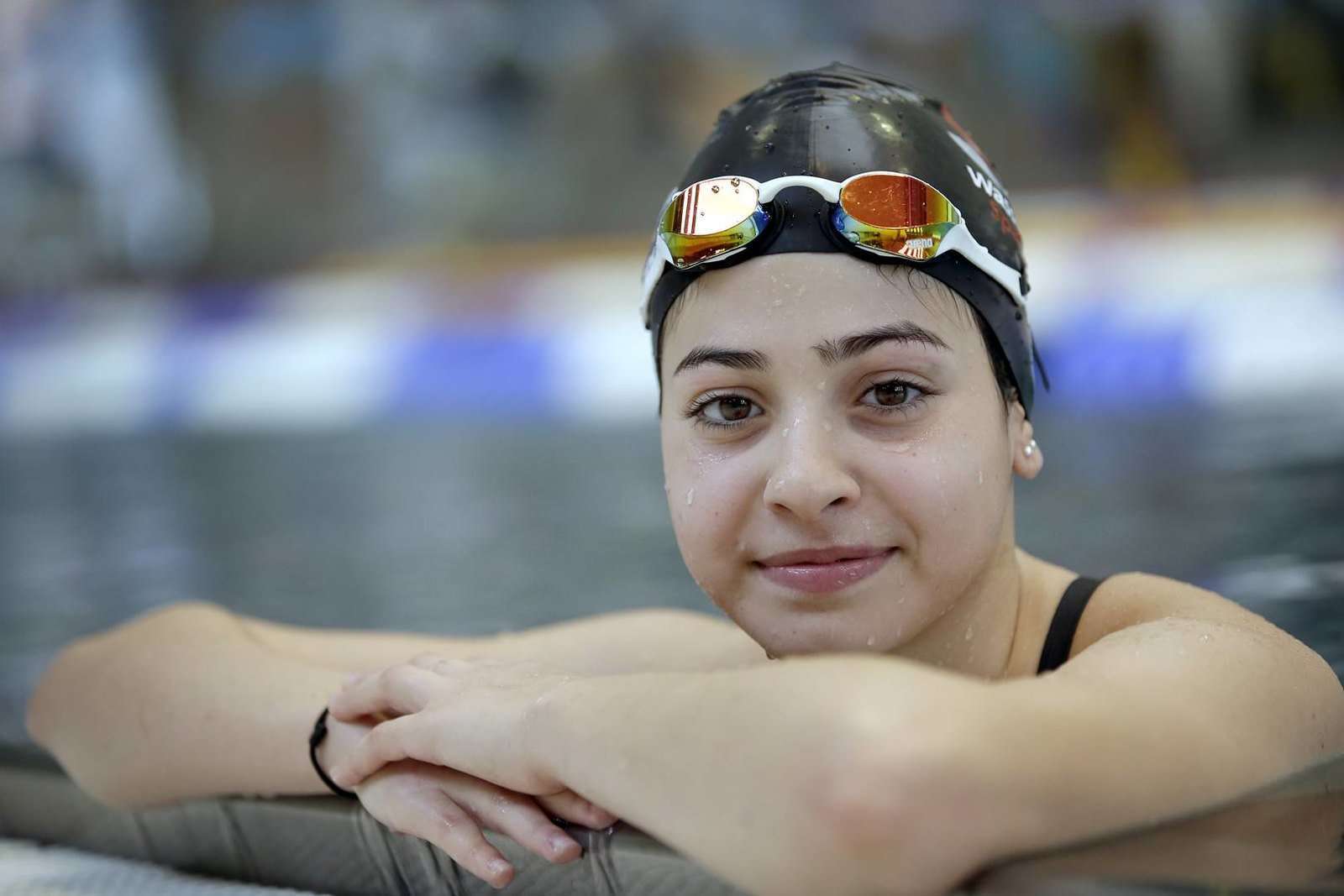 Yousra Et Son Mari A La Piscine